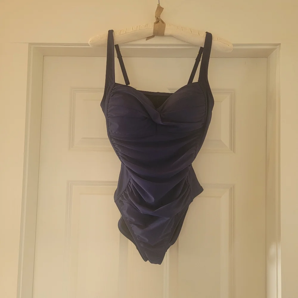 Liz Claiborne One Piece Navy Tummy Flattering Swimsuit. Size 10